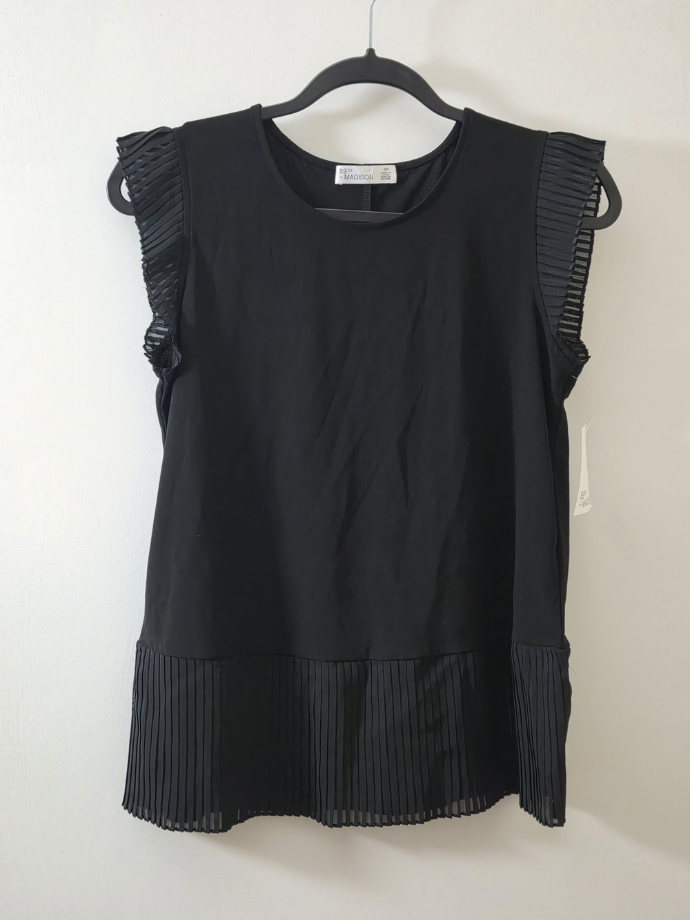 89th & Madison Black Sleeveless Pleated-Trim Blouse